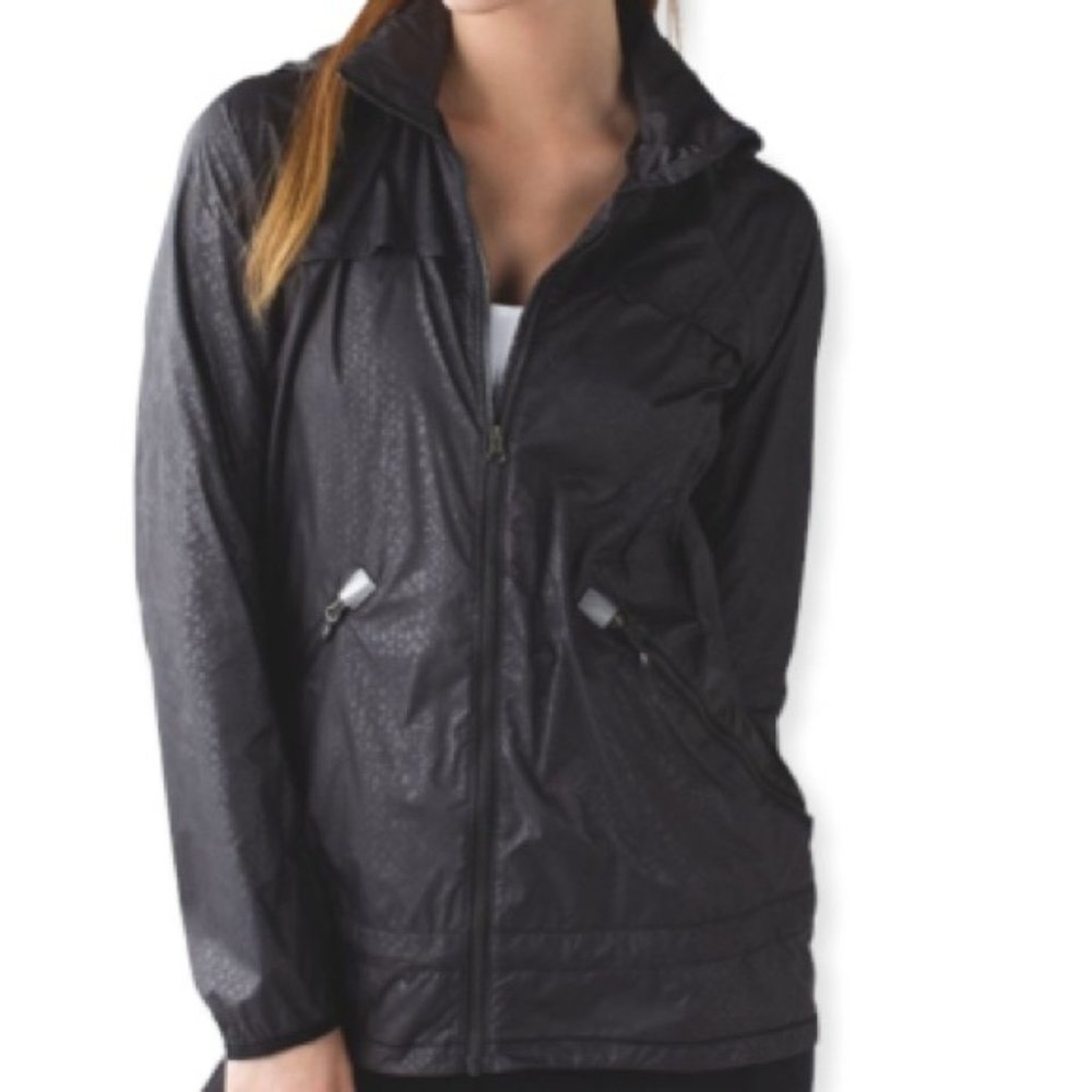 LULULEMON Run Jacket Miss Misty Jacket II Desert Snake Embossed Black size 6